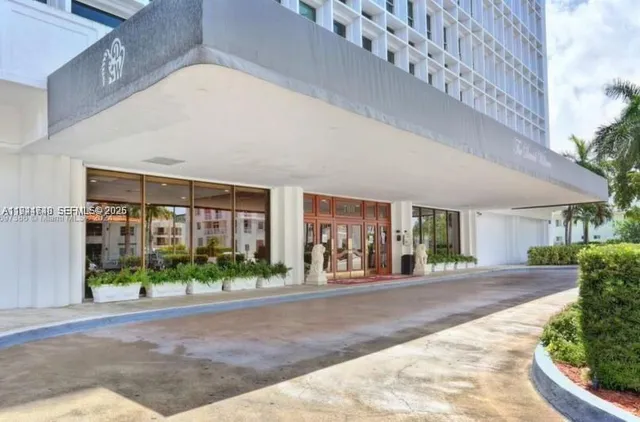 $2,400 | 700 Biltmore Way, Unit 1112, Coral Gables, FL 33134