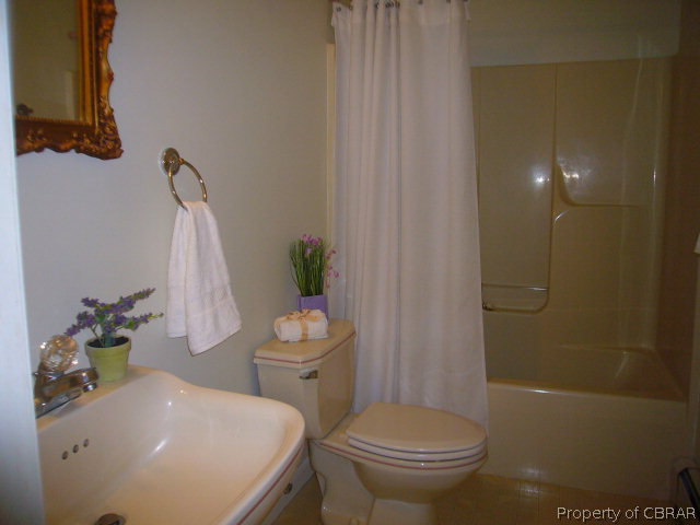 6025 Fletcher Road Gloucester, VA 23061 - Photo 25 of 35 Gallery Image 25