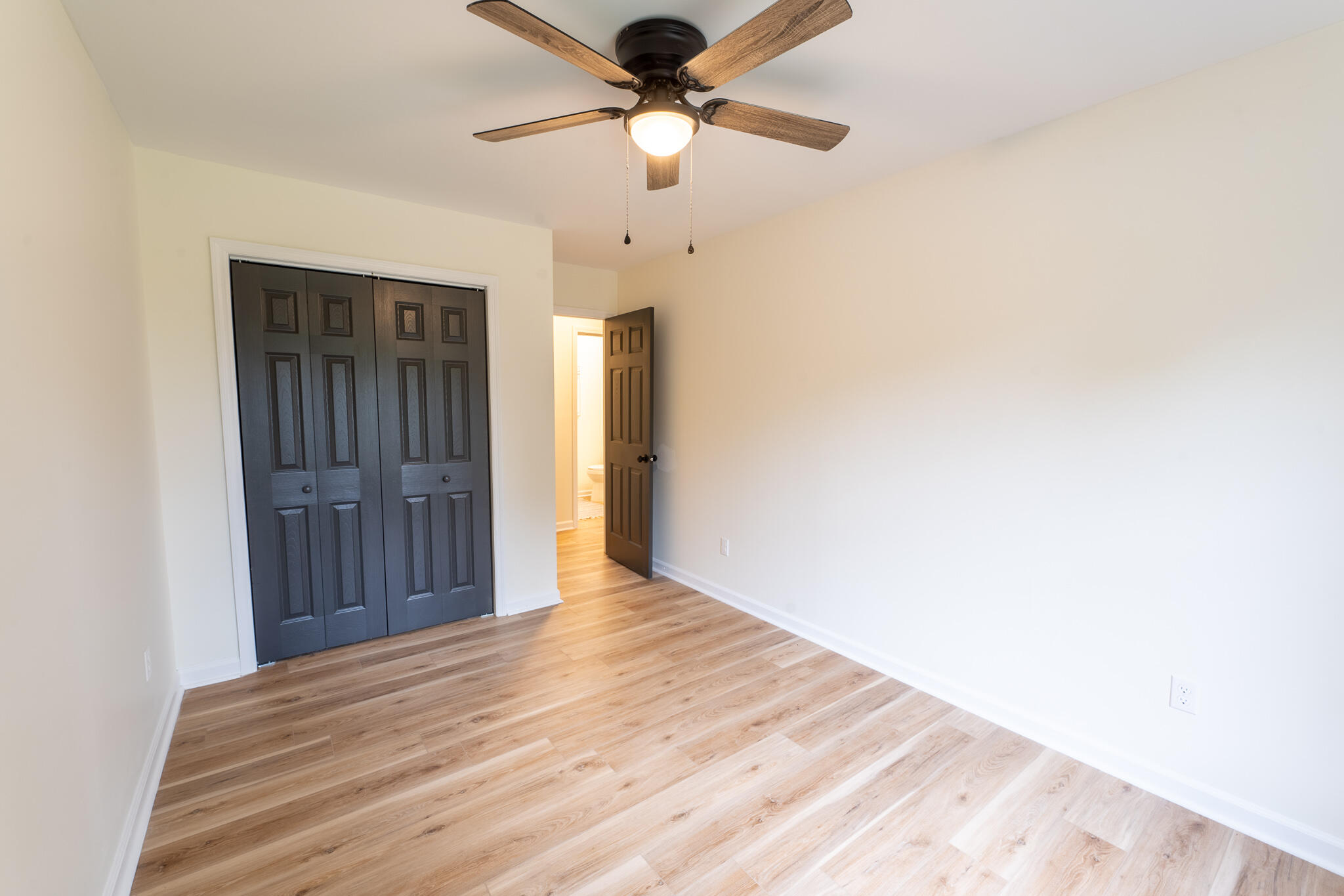 1106 Ocean View Road Charleston, SC 29412 - Photo 23 of 29 Guest Room 1