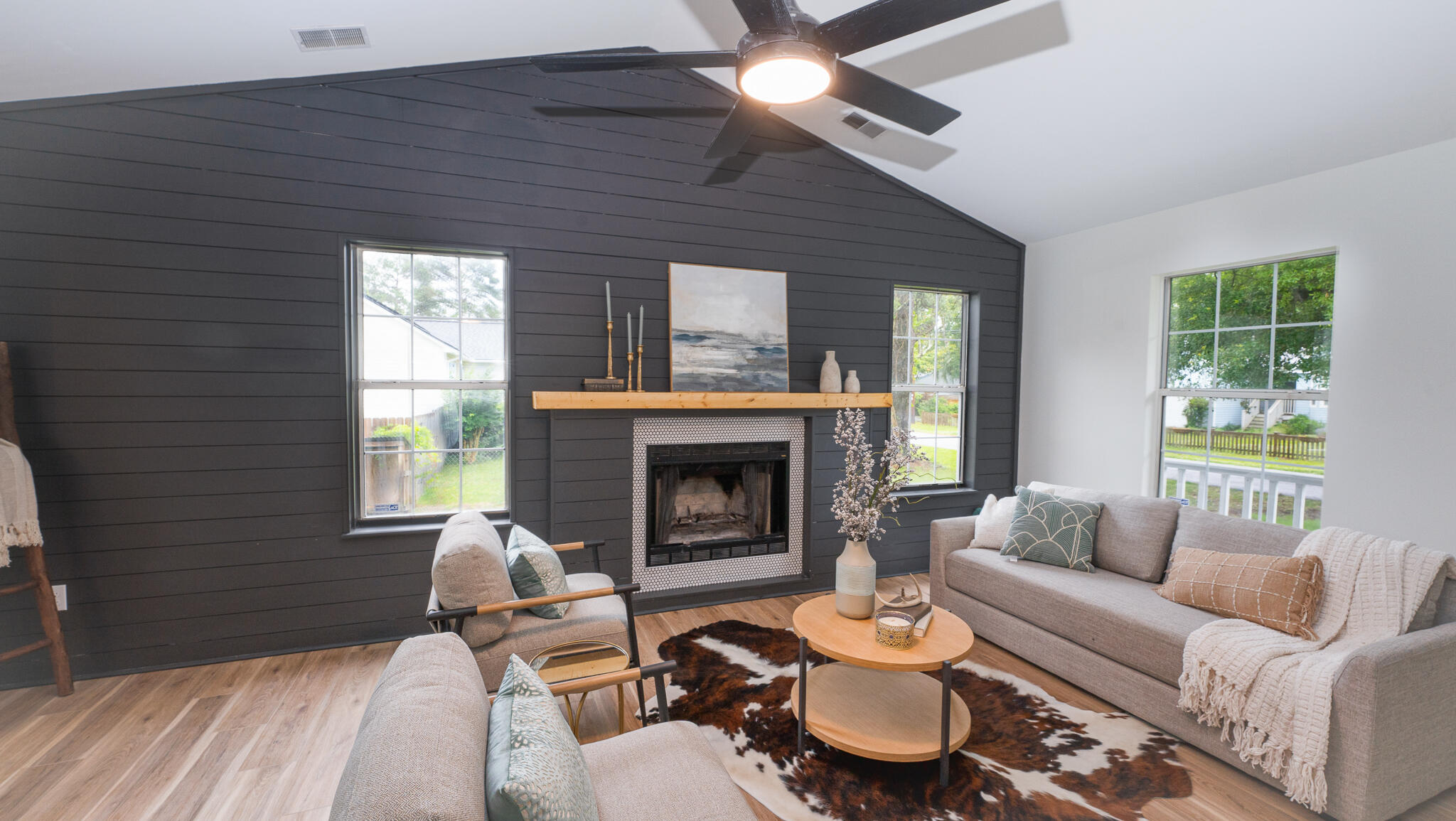 1106 Ocean View Road Charleston, SC 29412 - Photo 4 of 29 Living Room