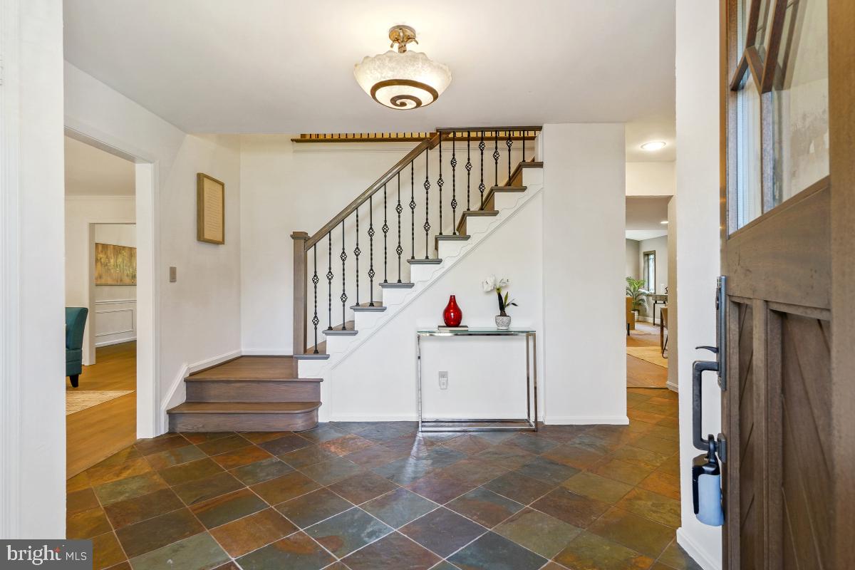 9804 Korman Court Potomac, MD 20854 - Photo 6 of 66