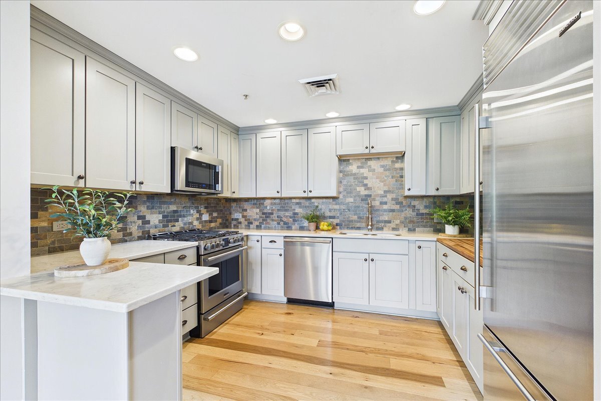 977 Harris Road, Unit 25 Grayslake, IL 60030 - Photo 4 of 26 Gallery Image 4