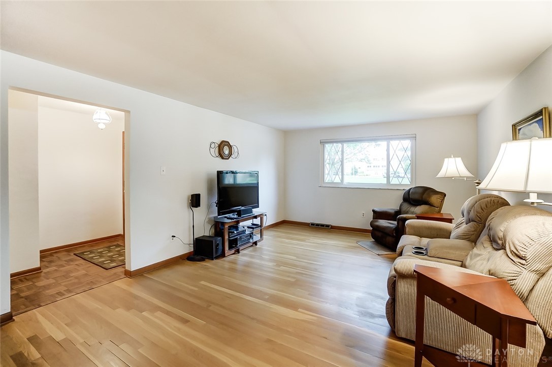 925 East David Road Kettering, OH 45429 - Photo 7 of 52