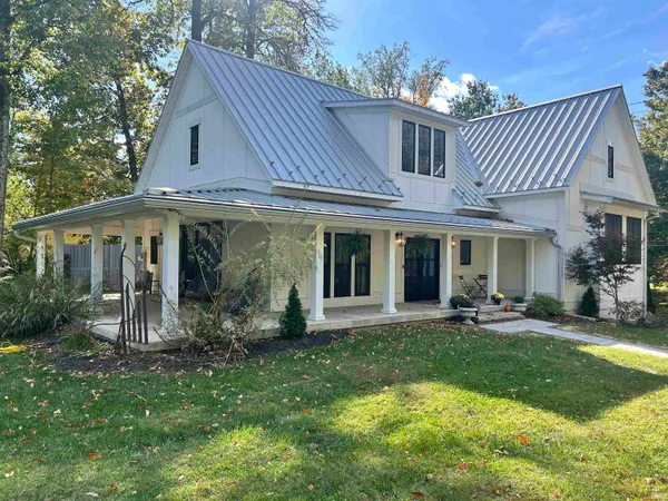 $999,000 | 2104 East Woodstock Place, Bloomington, IN 47401