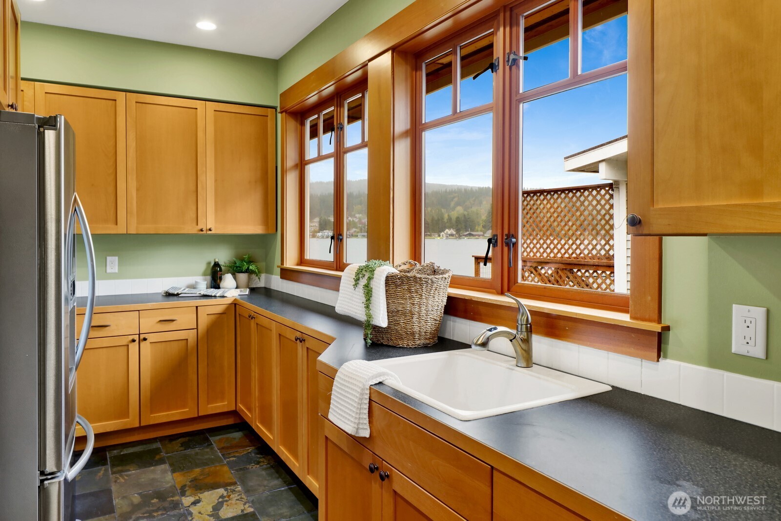 4521 Wall Street Bellingham, WA 98229 - Photo 21 of 40