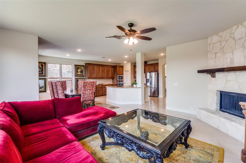 3822 Myrtle Way Kaufman, TX 75142 - Photo 11 of 39 a living room with furniture and kitchen view