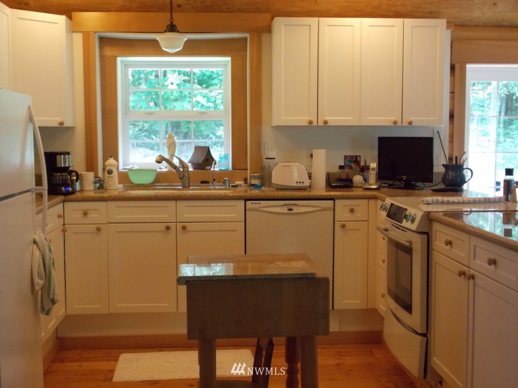 920 George Taylor Road Silverlake, WA 98645 - Photo 3 of 9 Gallery Image 3