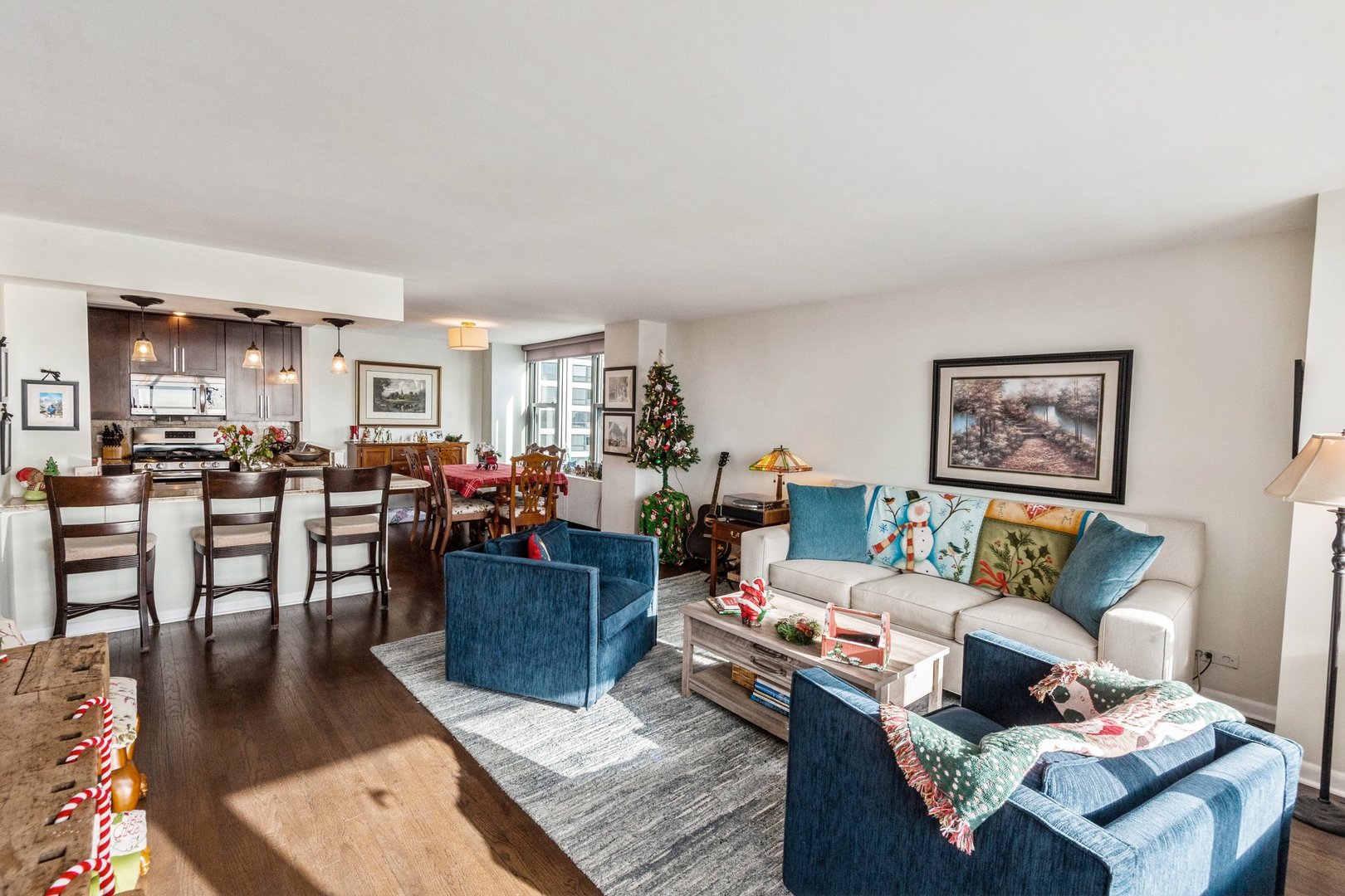 400 East Randolph Street, Unit 3209 Chicago, IL 60601 - Photo 34 of 59 a living room with furniture and a wooden floor