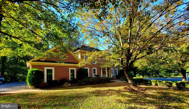 a view of a yard in front of a house