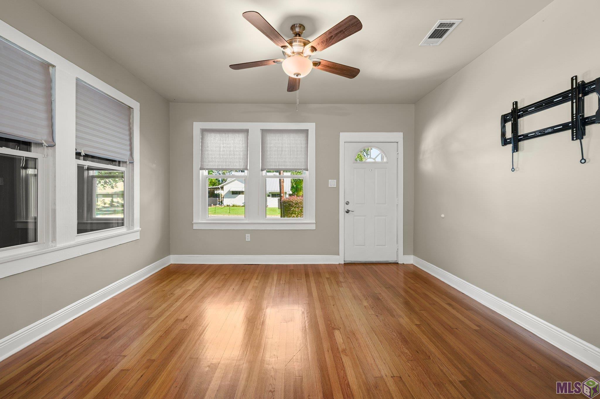 4306 Convention Street Baton Rouge, LA 70806 - Photo 4 of 21 Living Room