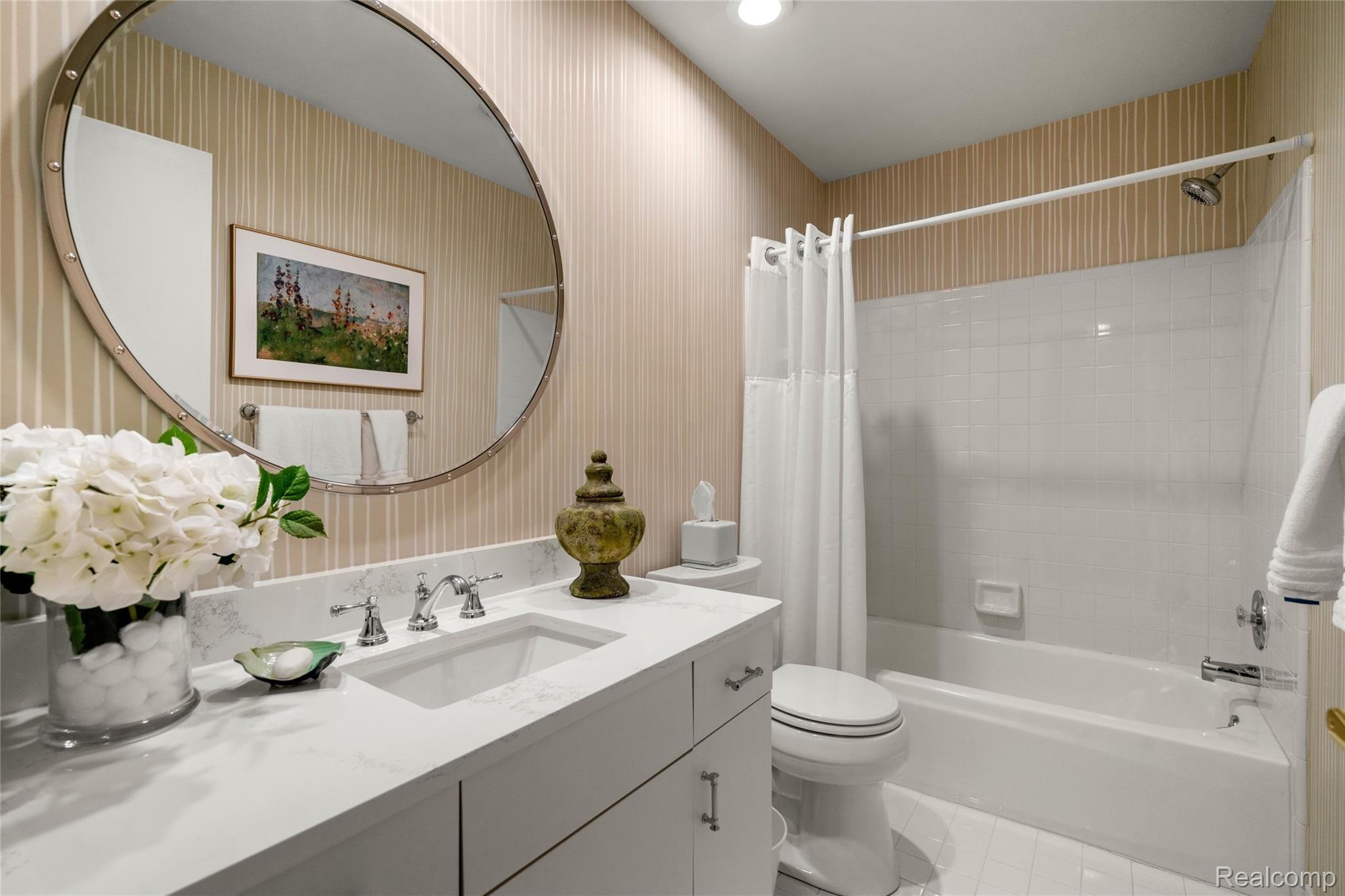 2121 London Bridge Drive, Unit 77 Rochester, MI 48307 - Photo 14 of 22 787C4BA9-AD4D-424C-8C5A-6EB45A55210B.jpeg