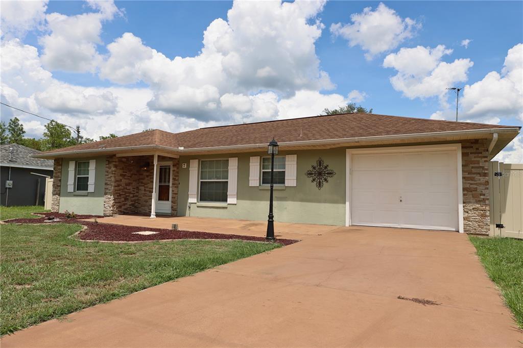 7 Pecan Dr Loop Ocala, FL 34472 - Photo 1 of 1