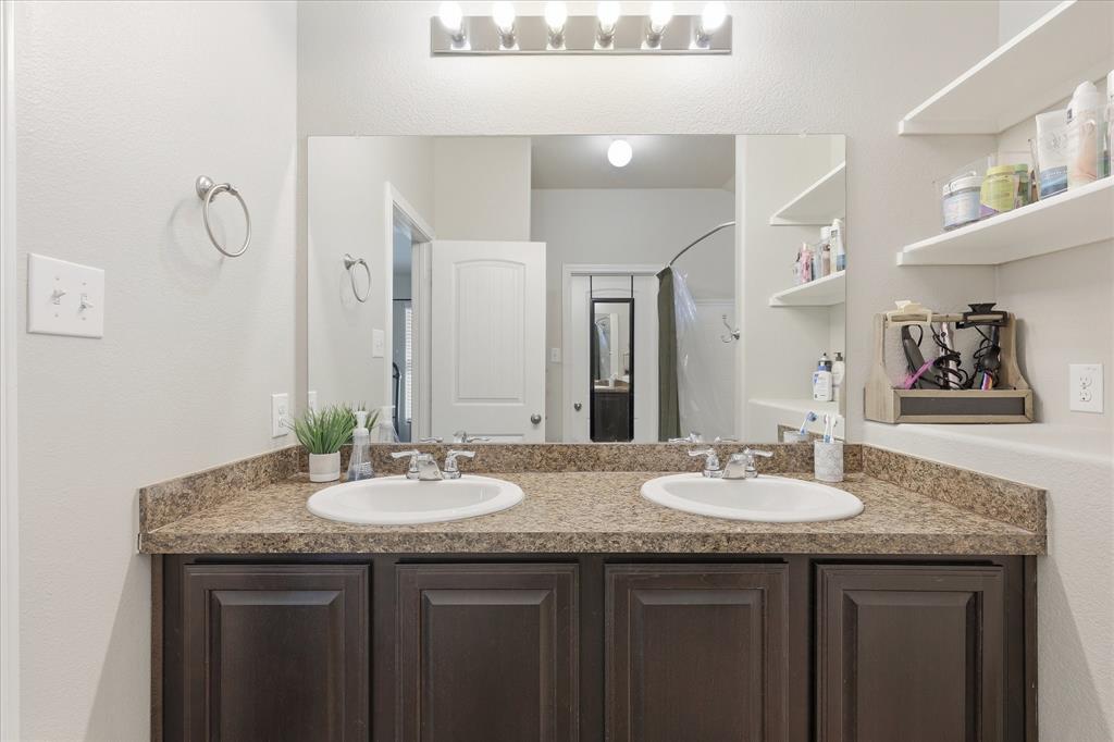 406 Calder Lane Ponder, TX 76259 - Photo 14 of 40