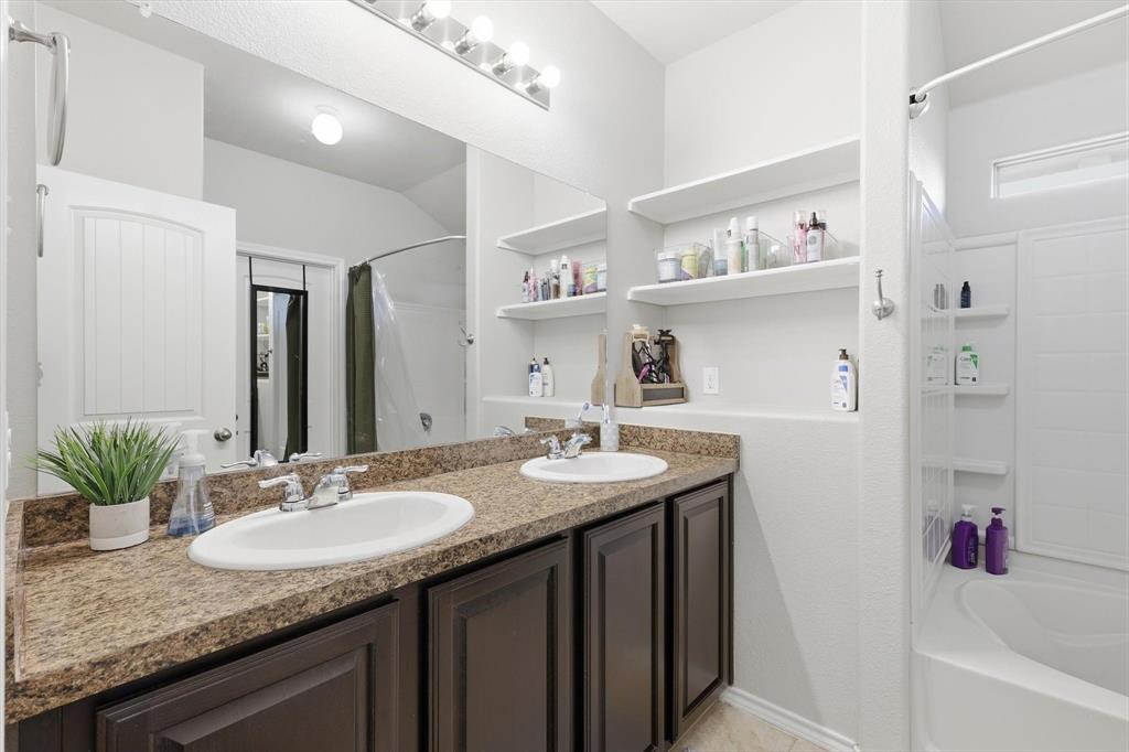 406 Calder Lane Ponder, TX 76259 - Photo 3 of 40