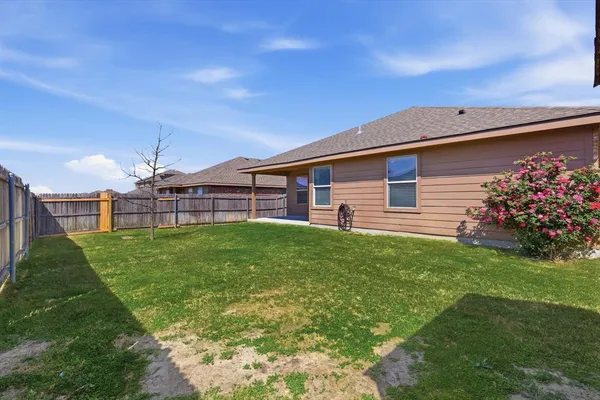 a view of a house with a backyard