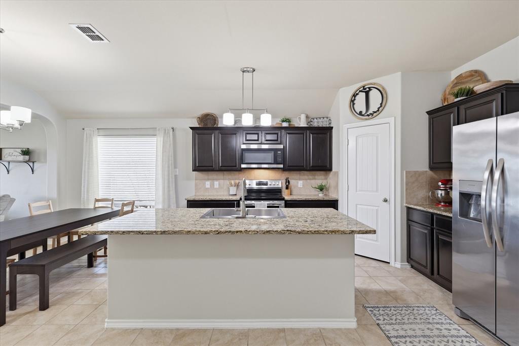 406 Calder Lane Ponder, TX 76259 - Photo 8 of 40