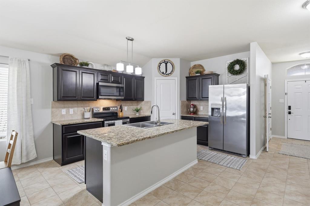 406 Calder Lane Ponder, TX 76259 - Photo 9 of 40