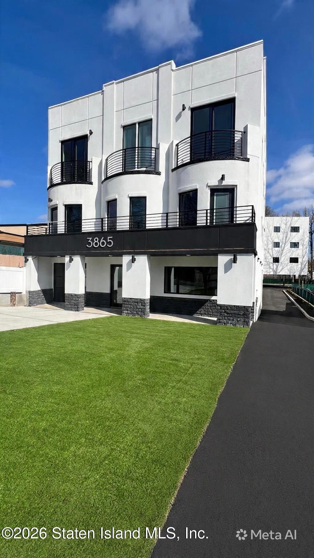 3865 Amboy Road, Unit 3E Staten Island, NY 10308 - Photo 2 of 30 AQPIgdvTed-xOpYSL8iqVqXx5f_raFzUOhPI70-Z