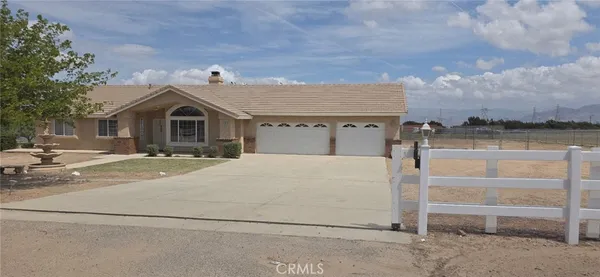 $3,200 | 6585 Escondido Avenue, Oak Hills, CA 92344
