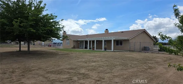 $3,200 | 6585 Escondido Avenue, Oak Hills, CA 92344