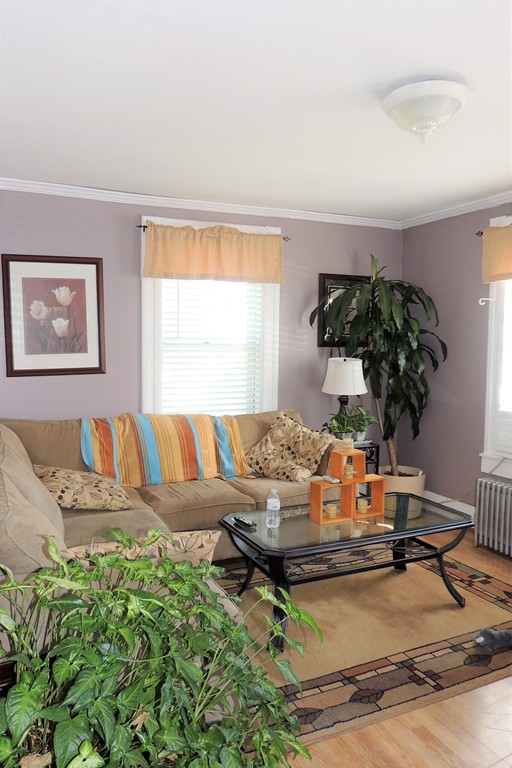 22 Queen Street Springfield, MA 01109 - Photo 4 of 24