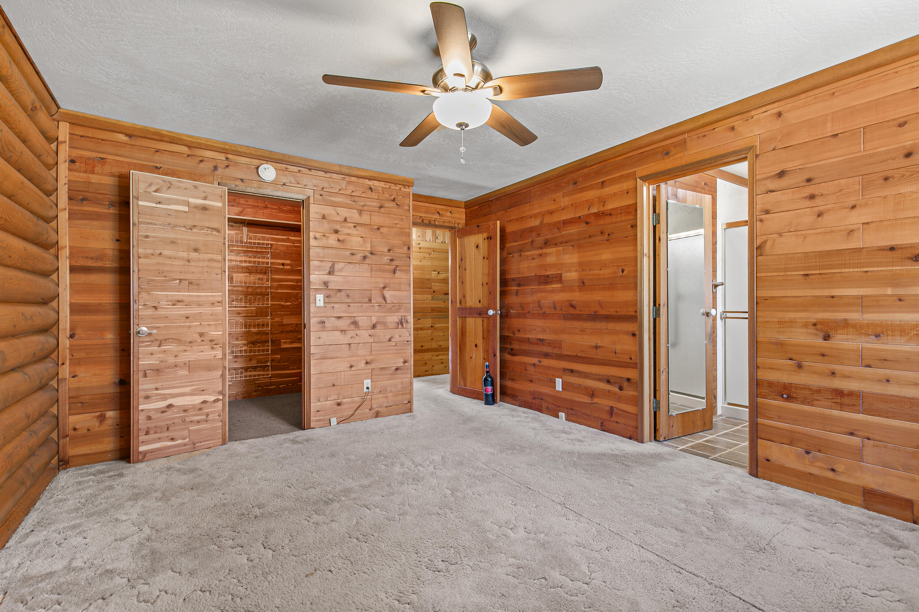 11597 Corp Ranch Road Ashland, OR 97520 - Photo 22 of 57 Primary bedroom