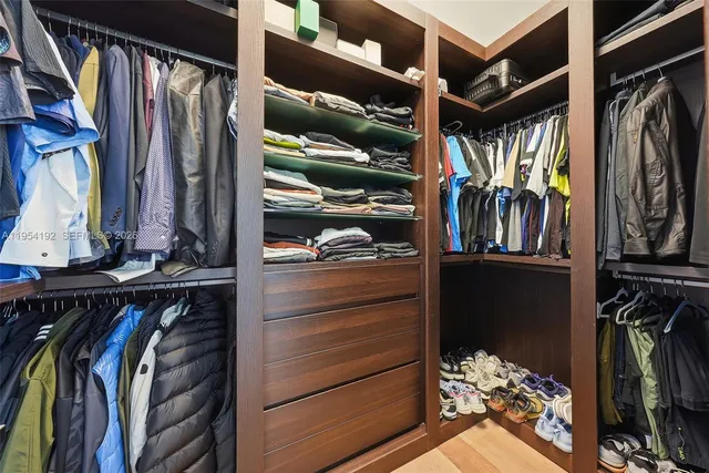 $11,750,000 | 364 Golden Beach Drive, Golden Beach, FL 33160