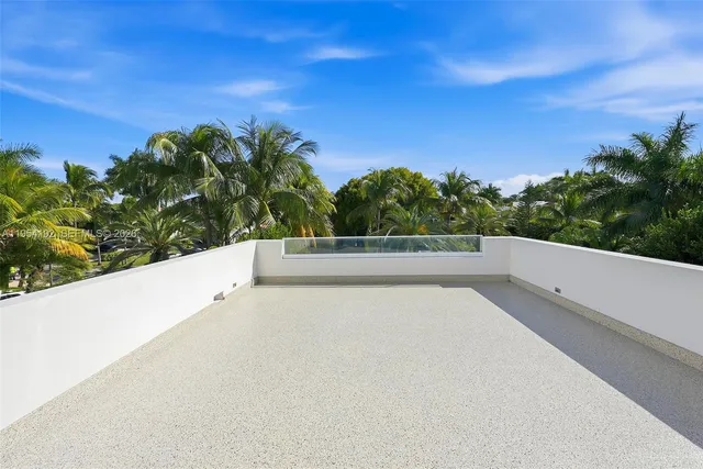 $11,750,000 | 364 Golden Beach Drive, Golden Beach, FL 33160