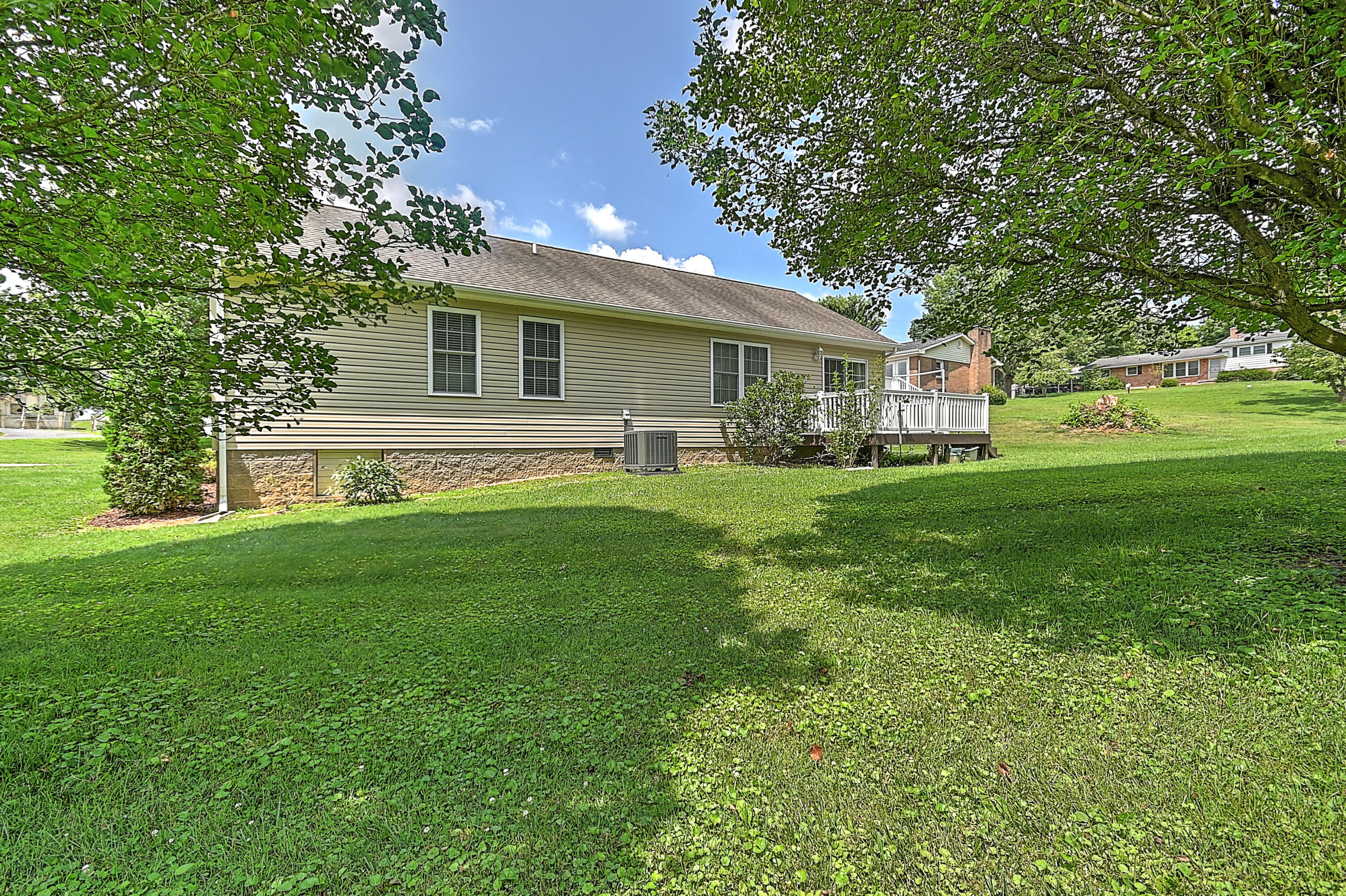 153 Comer Road Bristol, VA 24201 - Photo 4 of 31 Comer-32