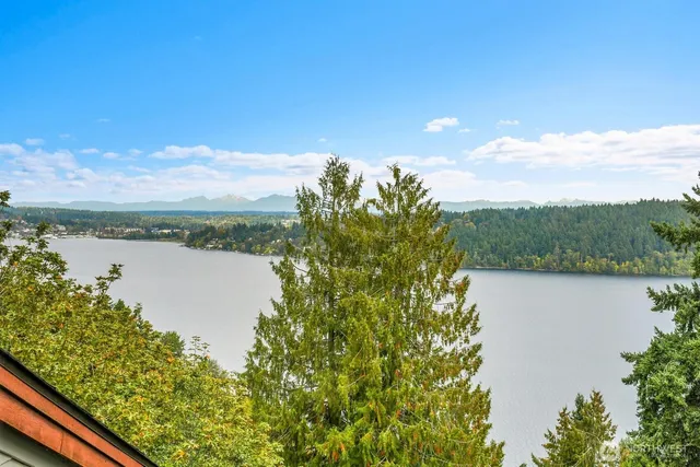 $1,649,000 | 13542 40th Avenue Northeast, Seattle, WA 98125