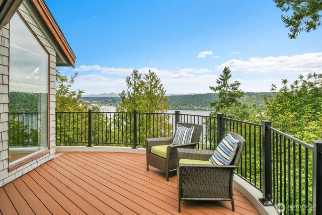 $1,649,000 | 13542 40th Avenue Northeast, Seattle, WA 98125