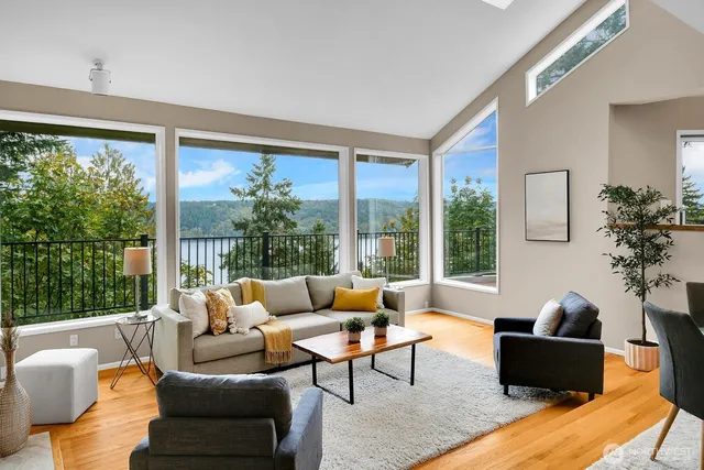 $1,649,000 | 13542 40th Avenue Northeast, Seattle, WA 98125