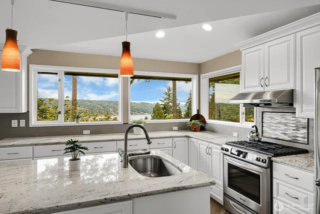 $1,649,000 | 13542 40th Avenue Northeast, Seattle, WA 98125