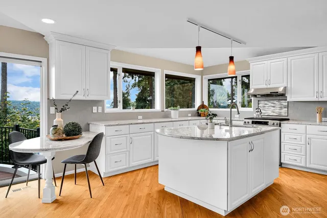 $1,649,000 | 13542 40th Avenue Northeast, Seattle, WA 98125