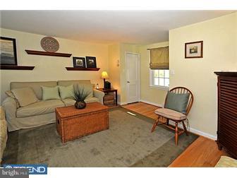 18 McCloskey Road Flourtown, PA 19031 - Photo 3 of 11 Living Room