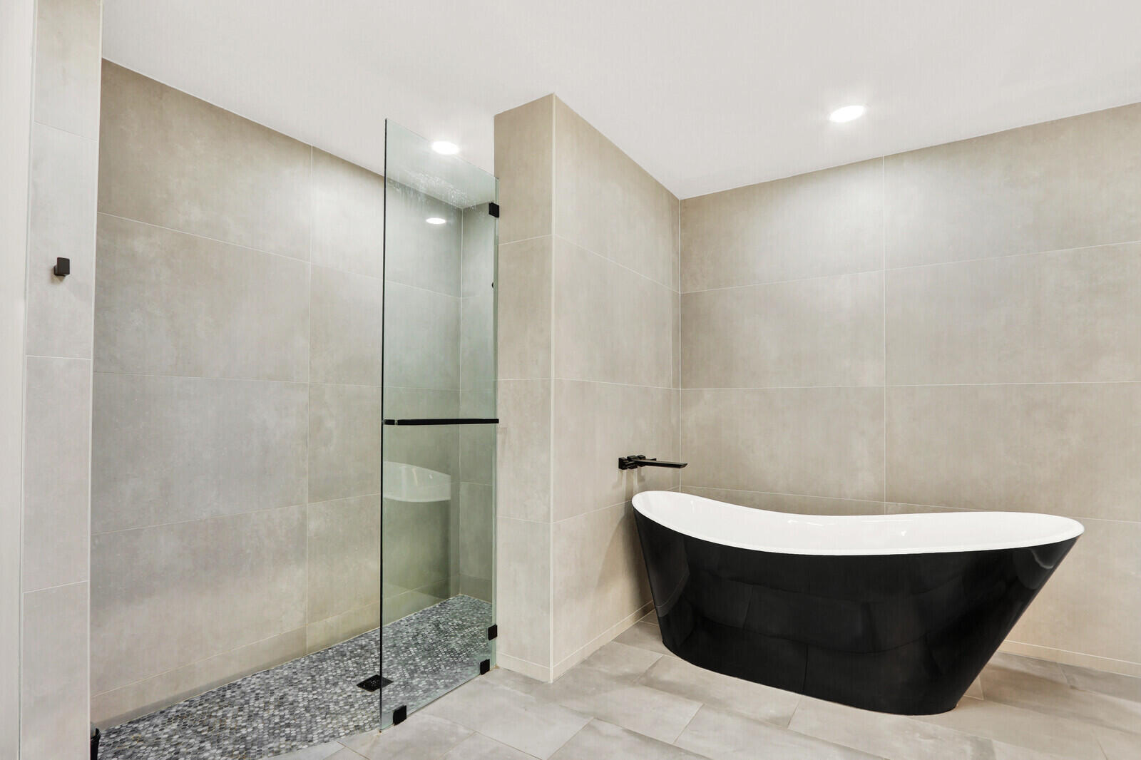 246 Ridge Road Jupiter, FL 33477 - Photo 18 of 39 a bathroom with a bathtub and shower