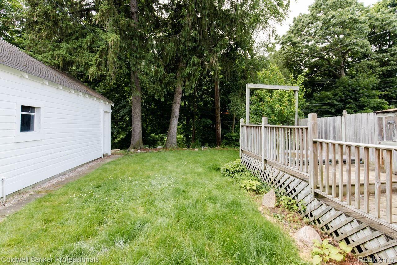 3342 Pershing Street Wayne, MI 48184 - Photo 5 of 32 Backyard view #2
