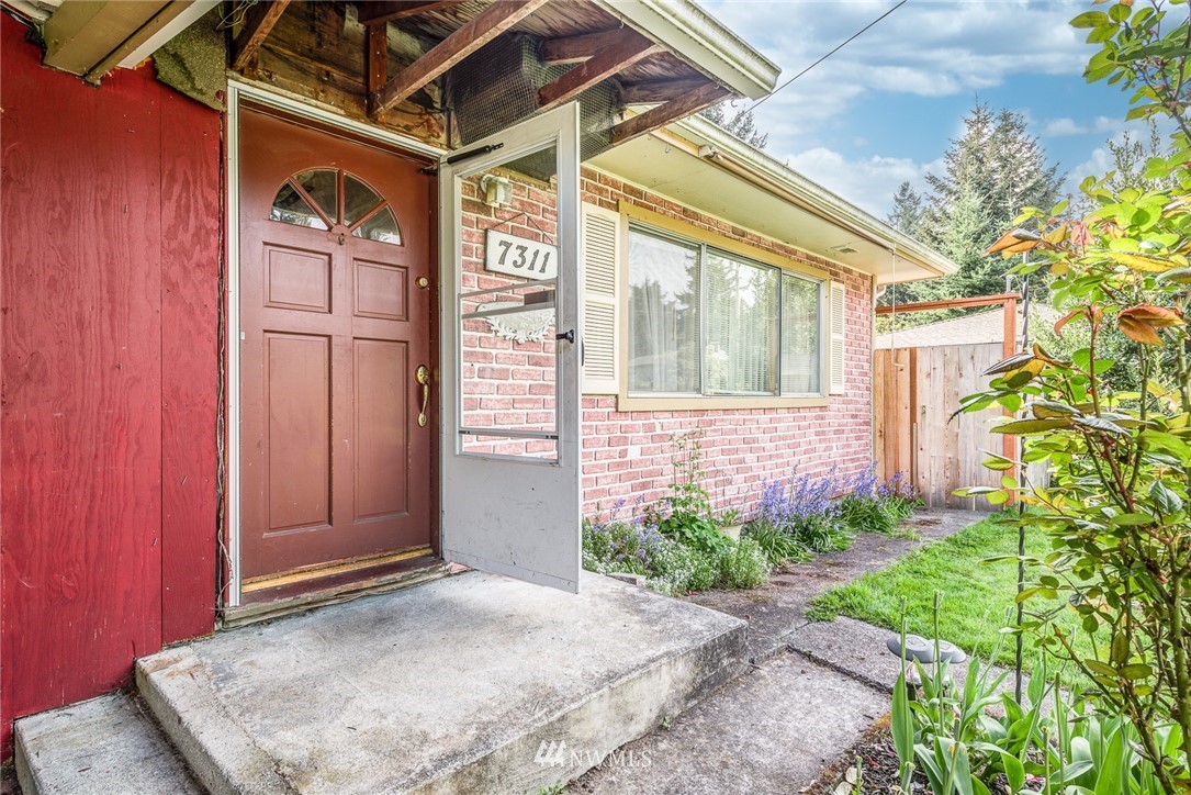 7311 Lower Ridge Road Everett, WA 98203 - Photo 4 of 19