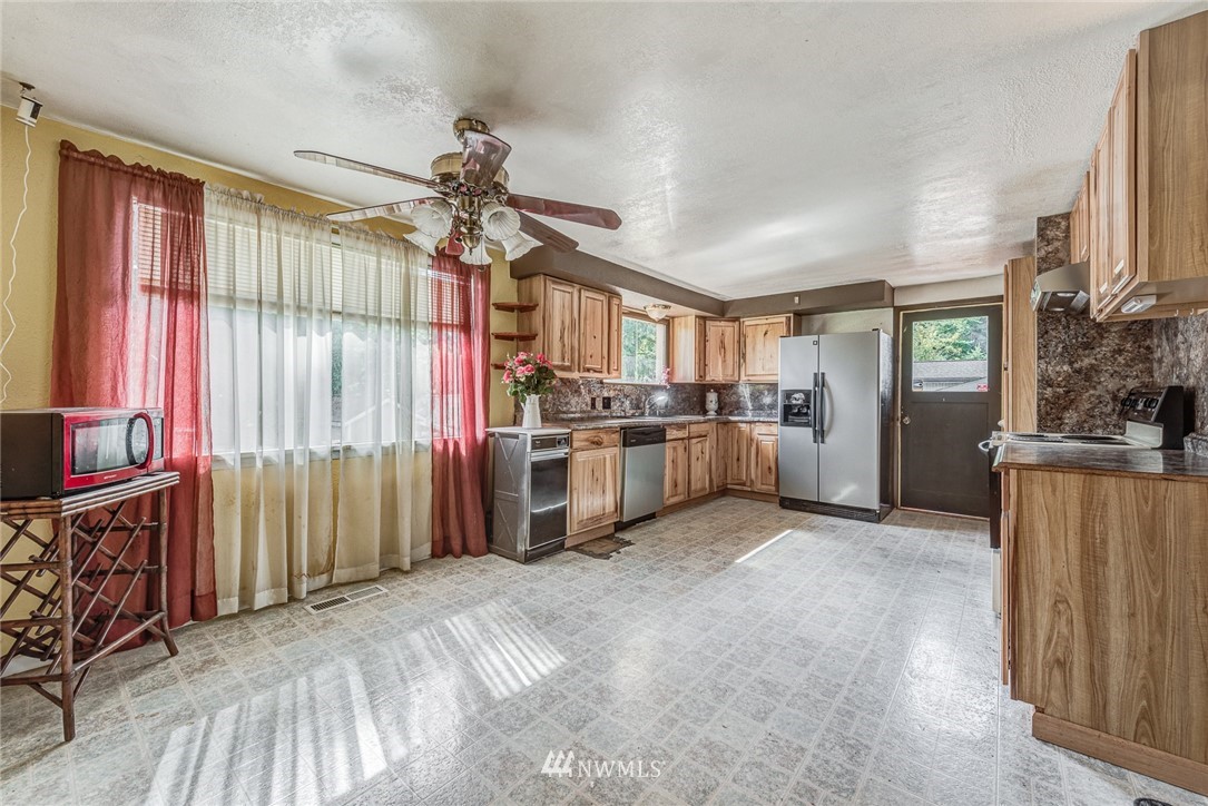 7311 Lower Ridge Road Everett, WA 98203 - Photo 9 of 19