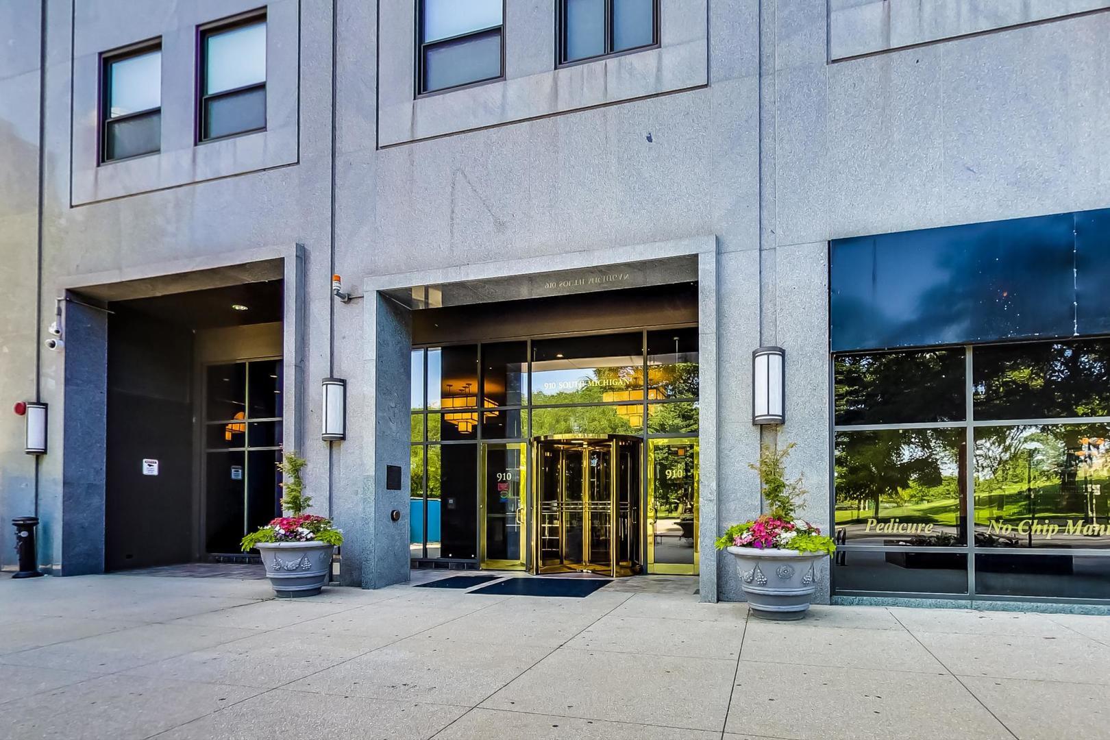 910 South Michigan Avenue, Unit 607 Chicago, IL 60605 - Photo 2 of 20