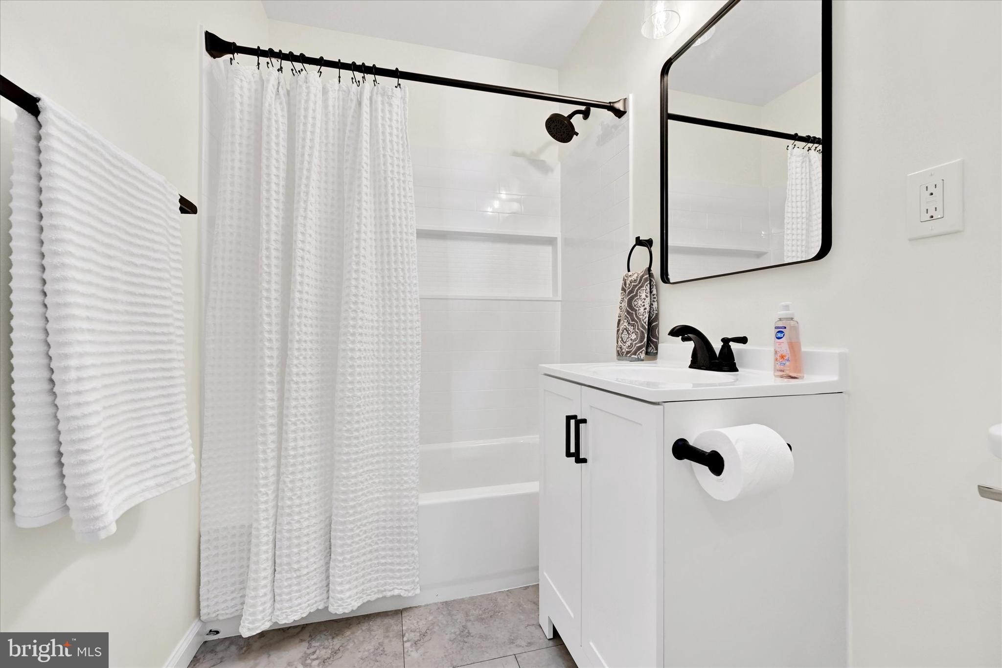3 Edgemoor Road Lutherville-Timonium, MD 21093 - Photo 11 of 24 The full bath is newly renovated!