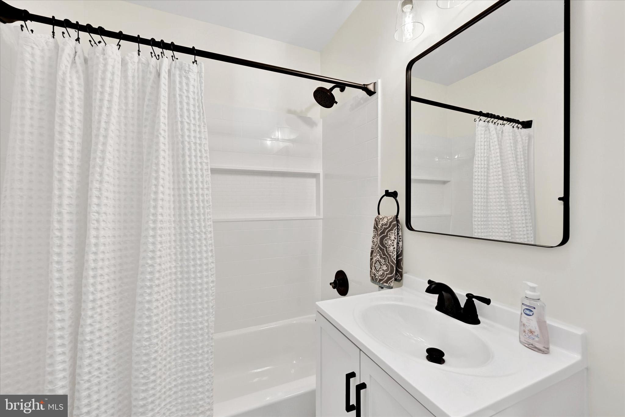 3 Edgemoor Road Lutherville-Timonium, MD 21093 - Photo 18 of 24 You'll love the stylish full bath!