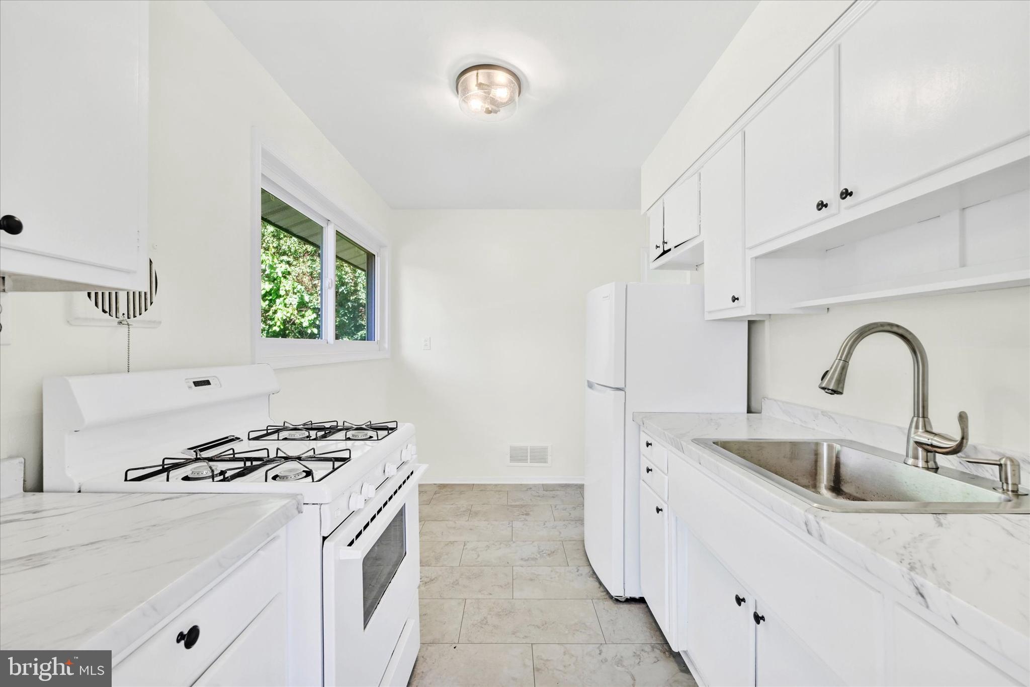 3 Edgemoor Road Lutherville-Timonium, MD 21093 - Photo 9 of 24 Use this efficient space for now...