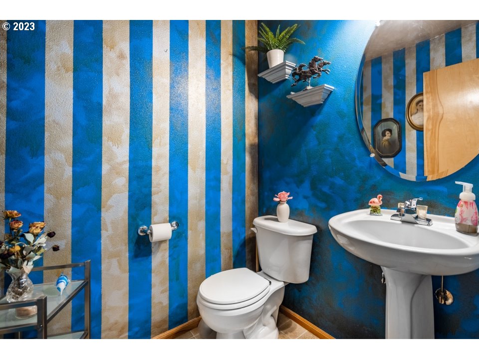 15469 Southwest Bygones Court Beaverton, OR 97007 - Photo 30 of 32 a bathroom with a toilet sink and mirror