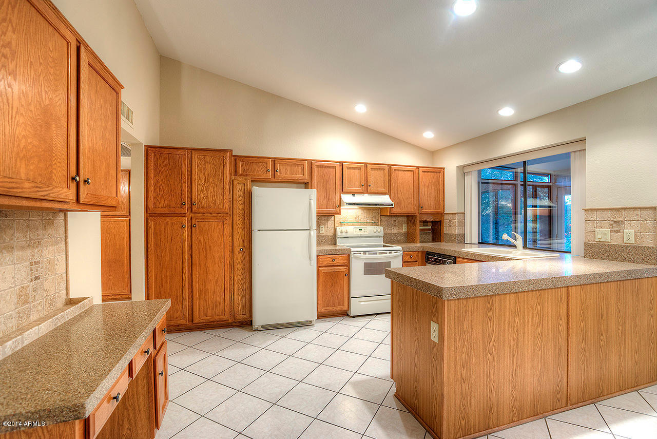 7972 East Salt Bush Road Gold Canyon, AZ 85118 - Photo 4 of 16 Kitchen