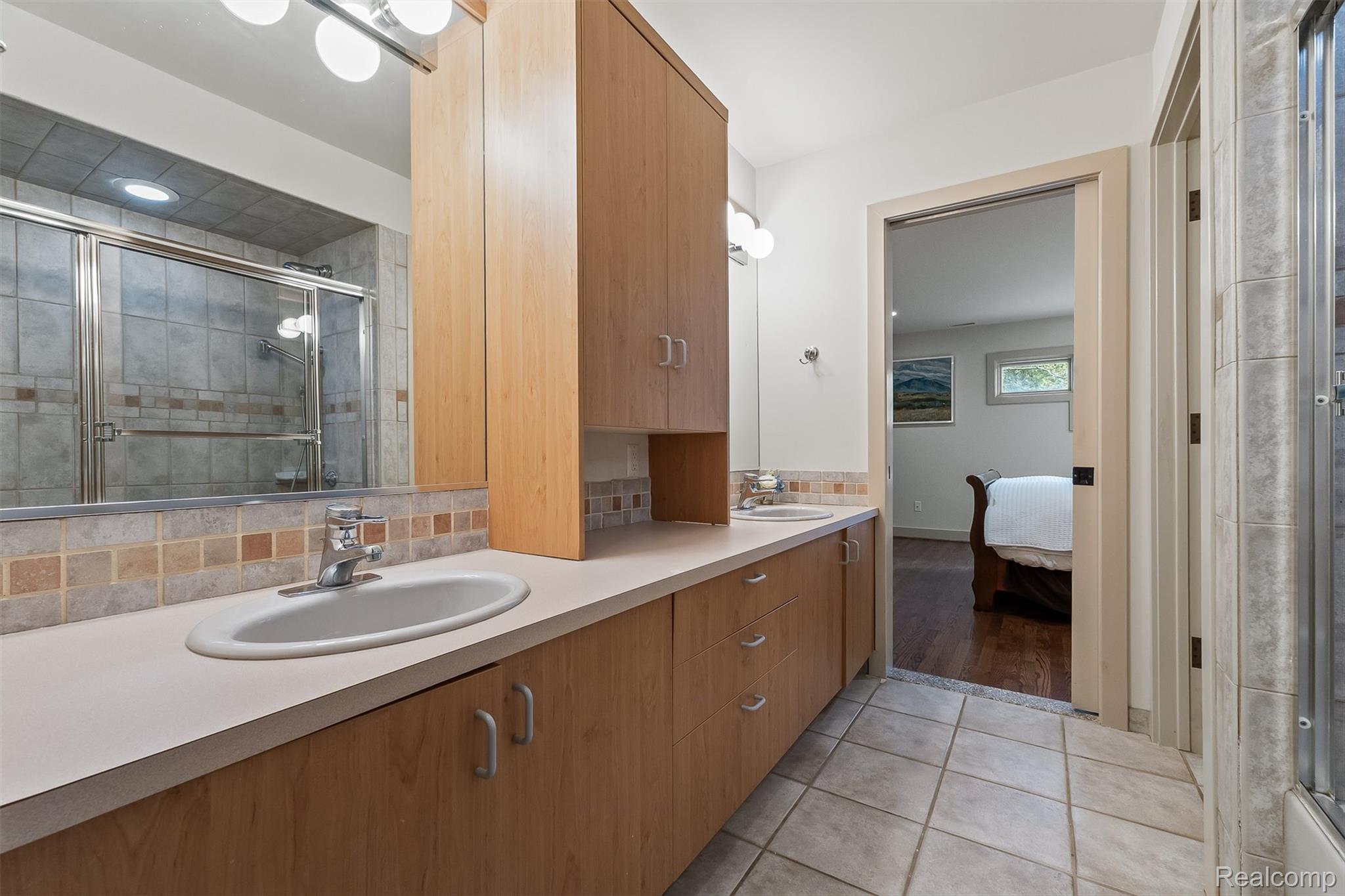 1800 Tiverton Road Bloomfield Hills, MI 48304 - Photo 32 of 56 45-Tiverton-5.jpg
