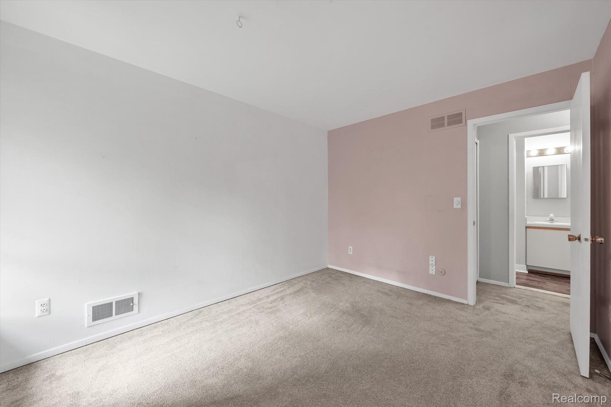 639 Oakbrook West Rochester, MI 48307 - Photo 30 of 51 Gallery Image 30