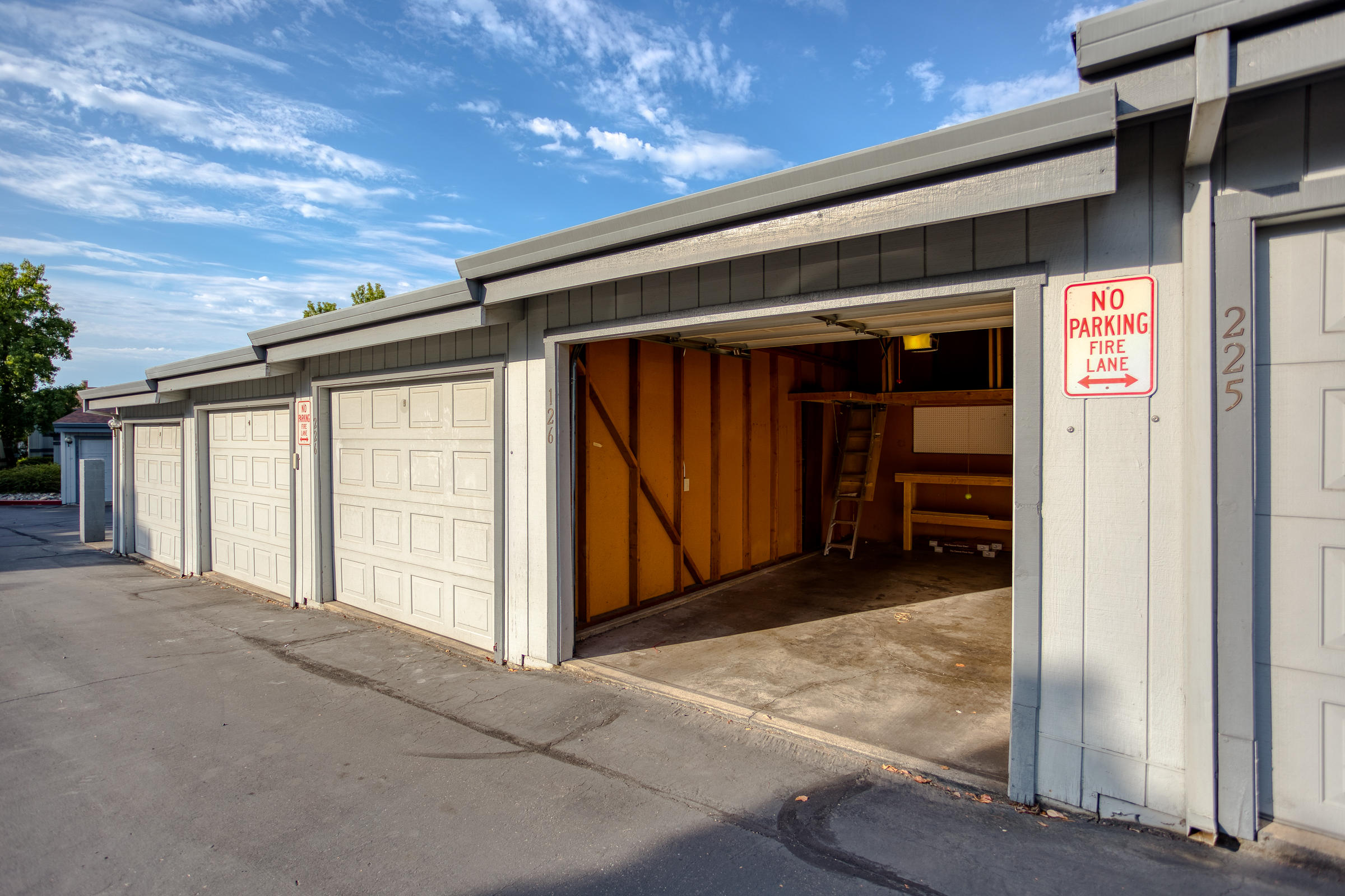410 Ridgecrest Trail, Unit 126 Redding, CA 96003 - Photo 11 of 50 Garage