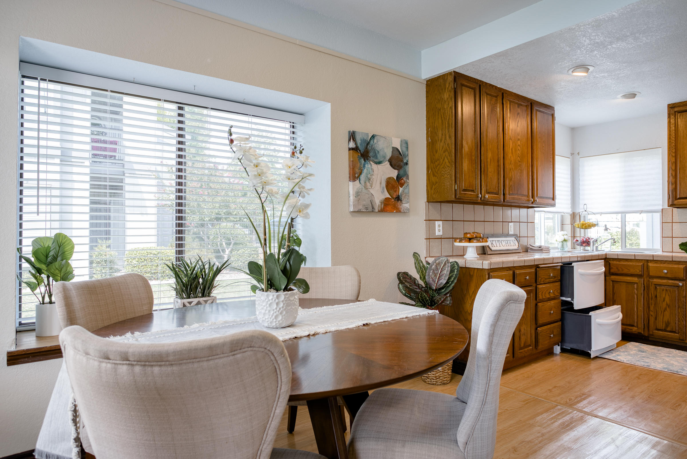 410 Ridgecrest Trail, Unit 126 Redding, CA 96003 - Photo 19 of 50 Dining Room & Kitchen