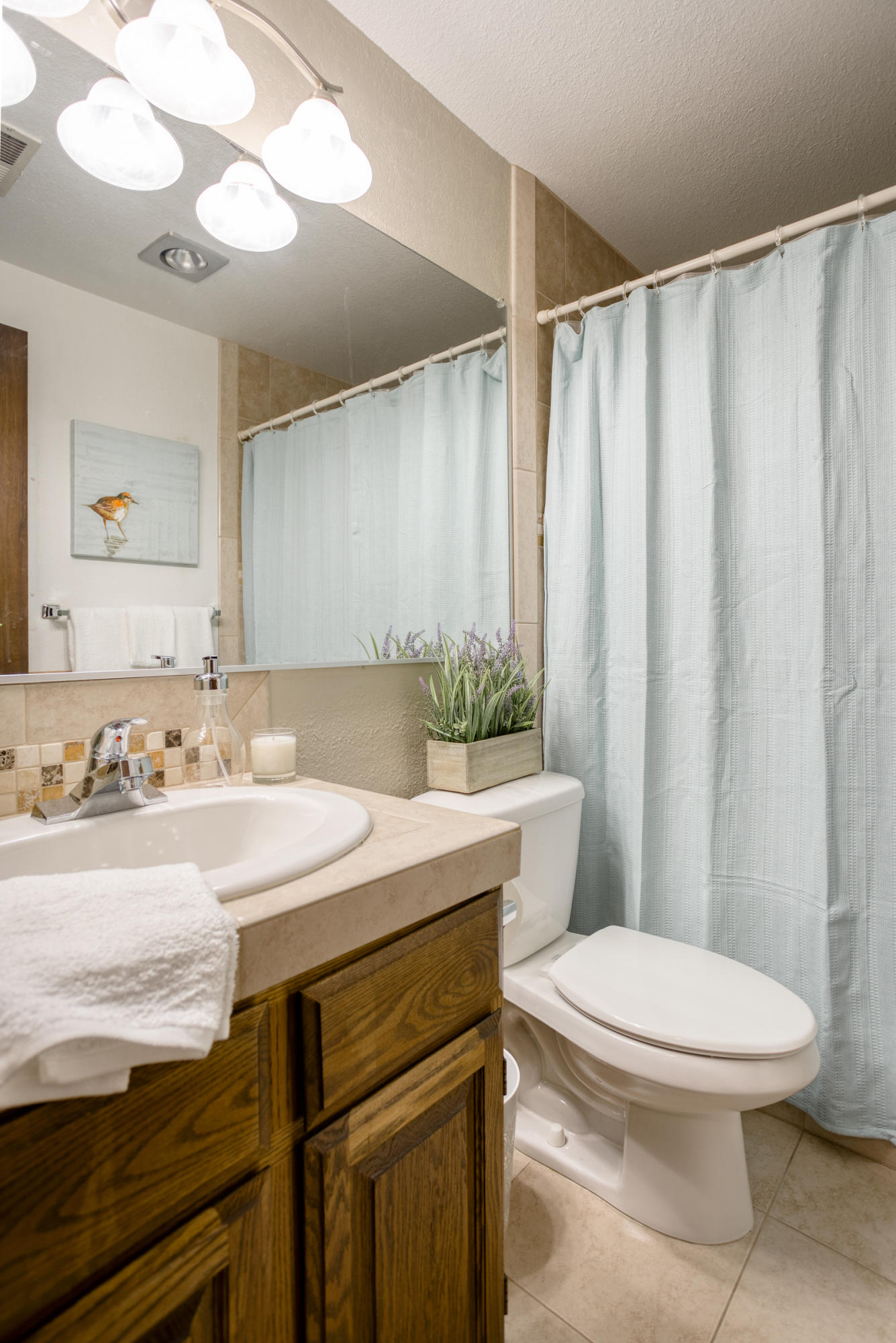 410 Ridgecrest Trail, Unit 126 Redding, CA 96003 - Photo 34 of 50 Hall Bathroom